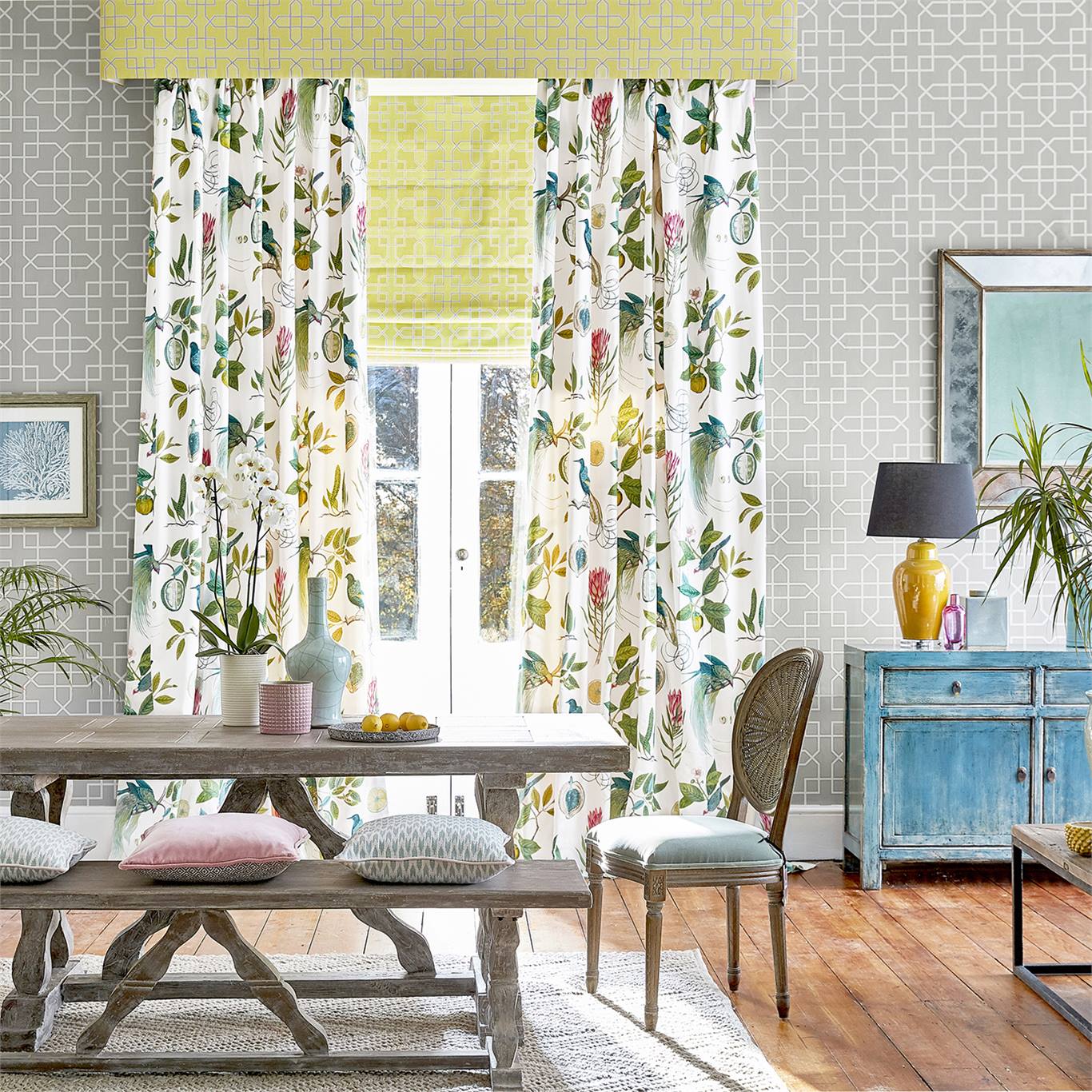 Обои Sanderson The Glasshouse Hampton Trellis 216661 фото в интерьере